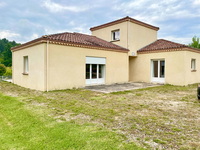 Maison - 137 m² - 5 pièces