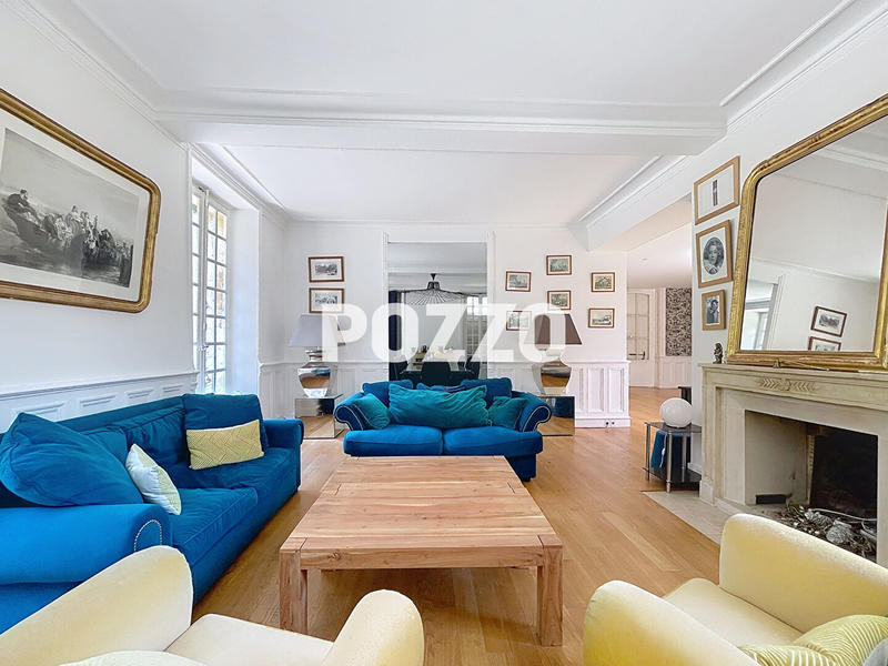 Maison - 340 m² - 11 pièces