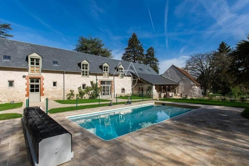 Château - 1 500 m² - 30 pièces