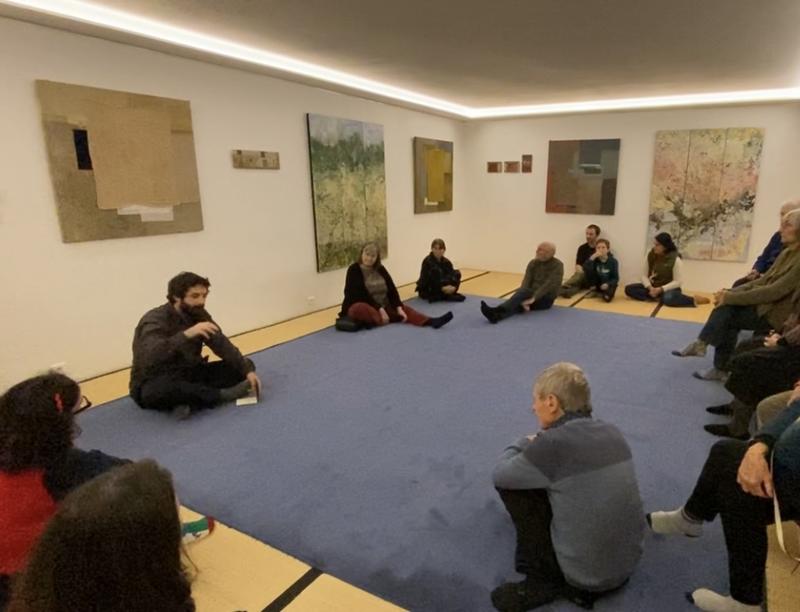 Exposition en chaussettes