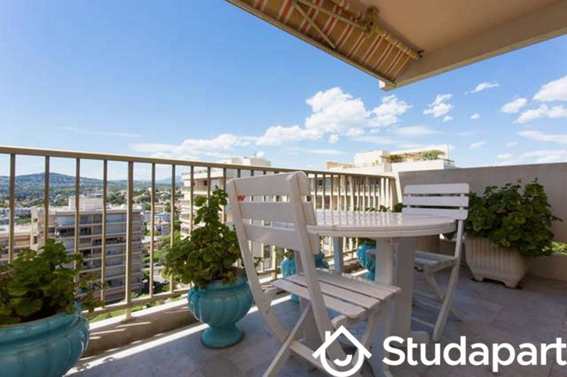 Chambre - 102 m² - 1 pièce