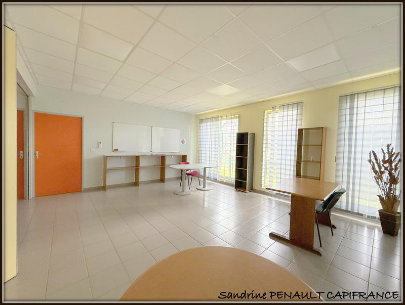 Bureau - 457 m² - 18 pièces