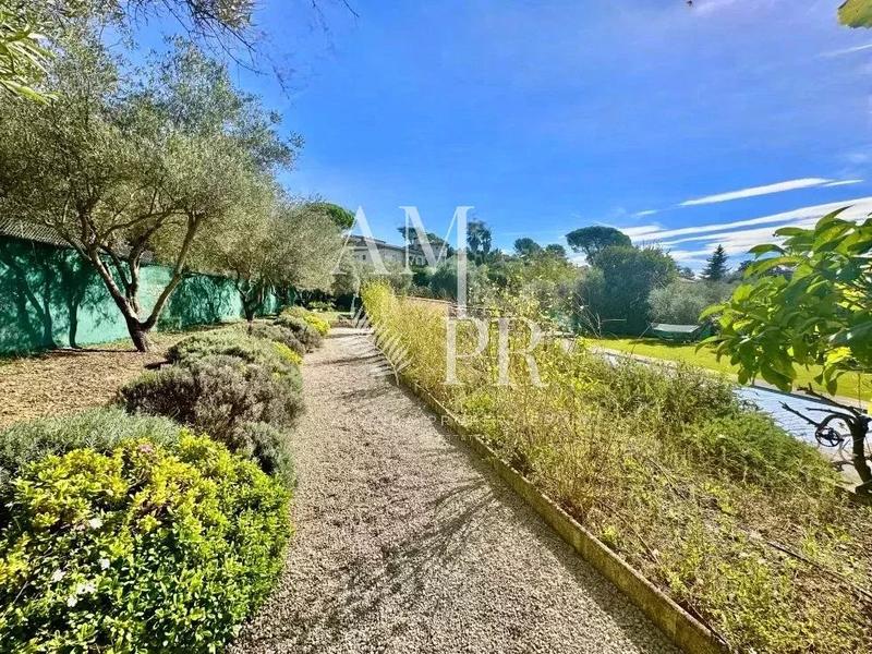 Maison - 181 m² - 7 pièces