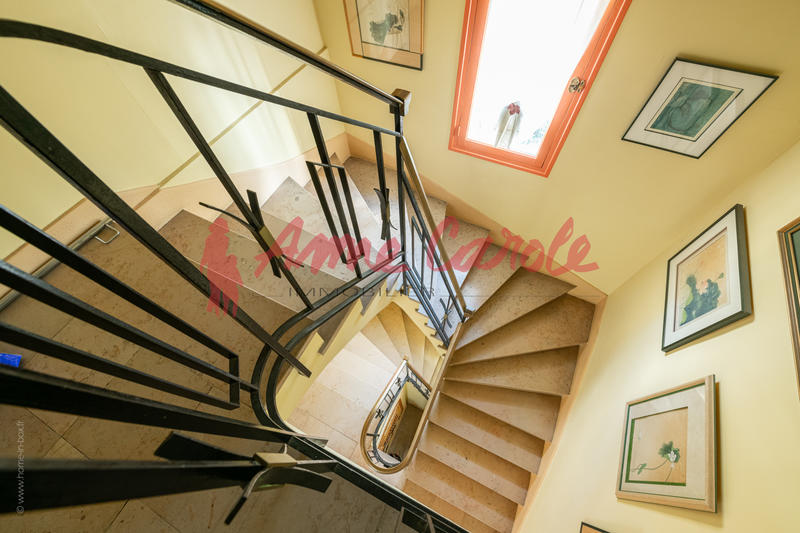 Maison - 200 m² - 6 pièces