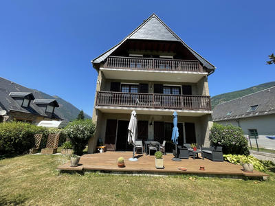 Maison - 270 m² - 11 pièces