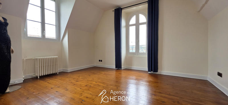 Maison - 240 m² - 9 pièces