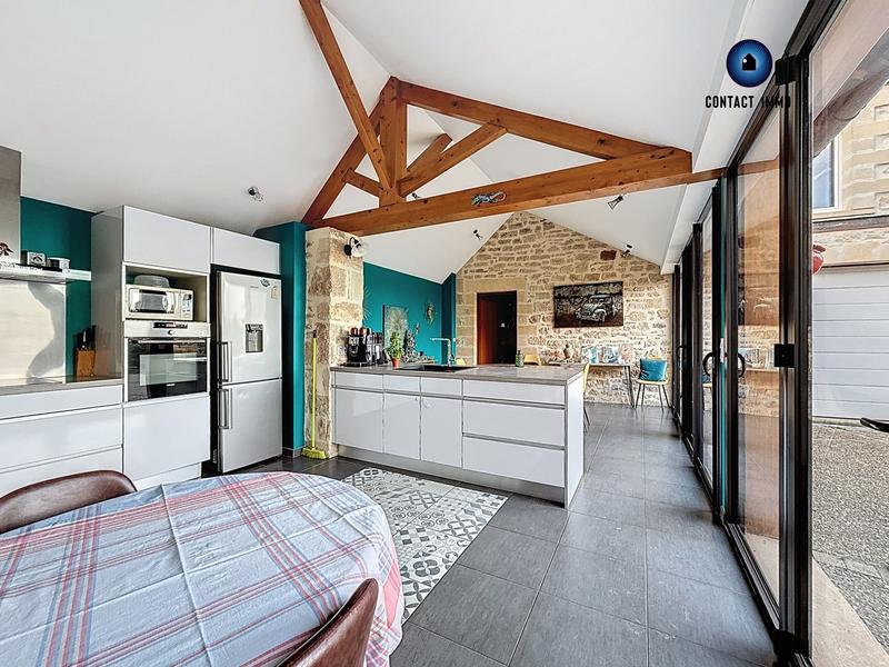 Maison - 279 m² - 9 pièces