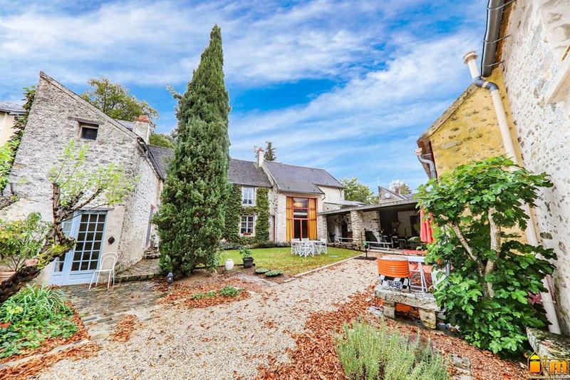 Maison - 250 m² - 9 pièces