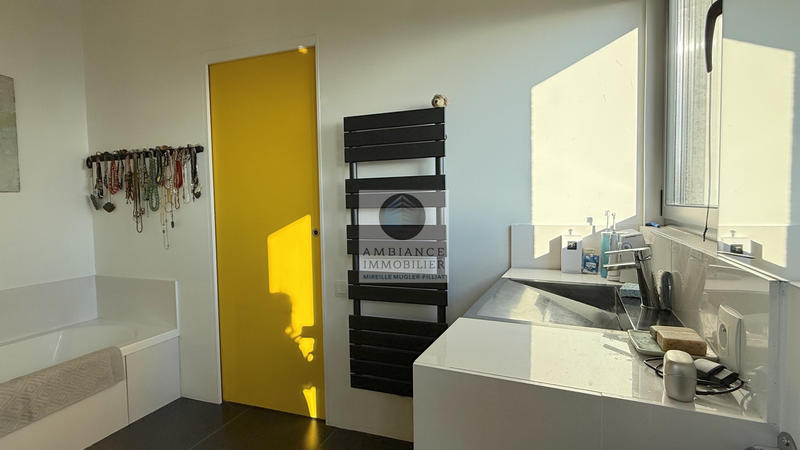 Maison - 241 m² - 8 pièces