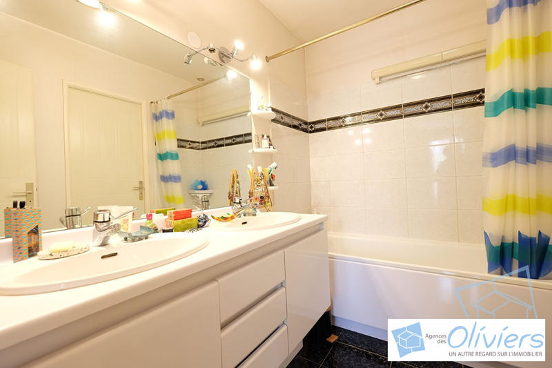 Maison - 171 m² - 7 pièces