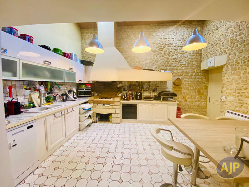 Maison - 315 m² - 10 pièces