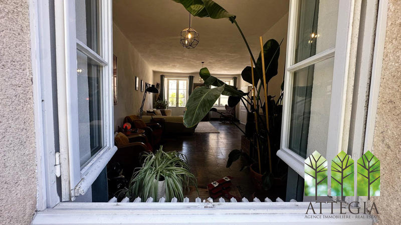 Maison - 317 m² - 14 pièces