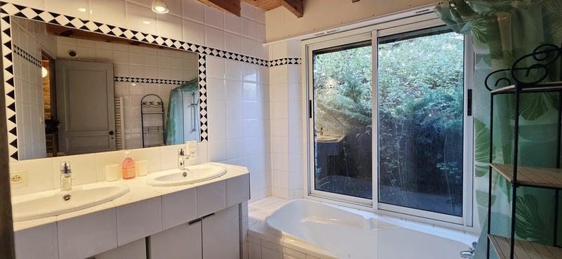 Maison - 200 m² - 9 pièces