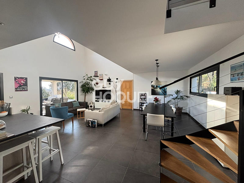 Maison - 251 m² - 8 pièces