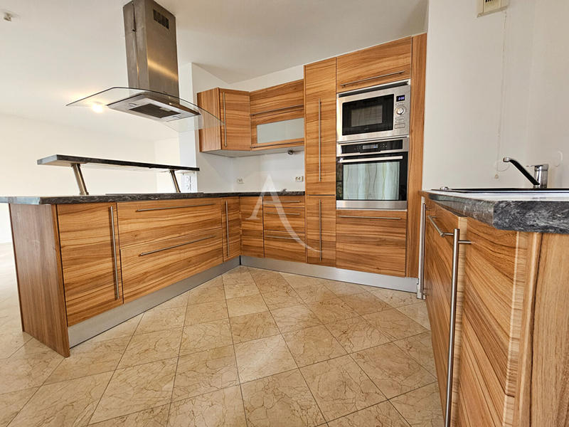 Appartement - 75 m² - 4 pièces