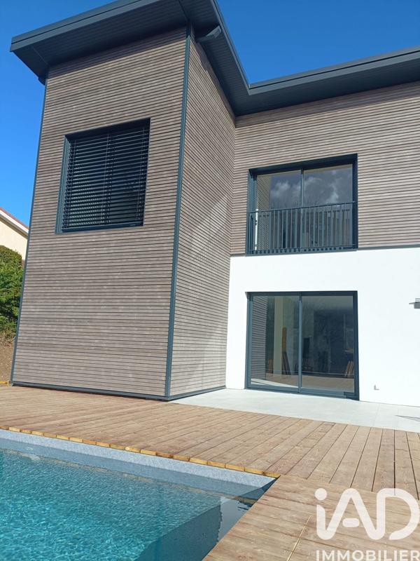 Maison - 248 m² - 8 pièces