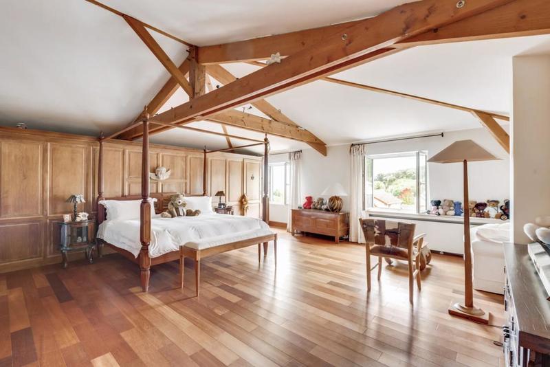 Maison - 236 m² - 6 pièces