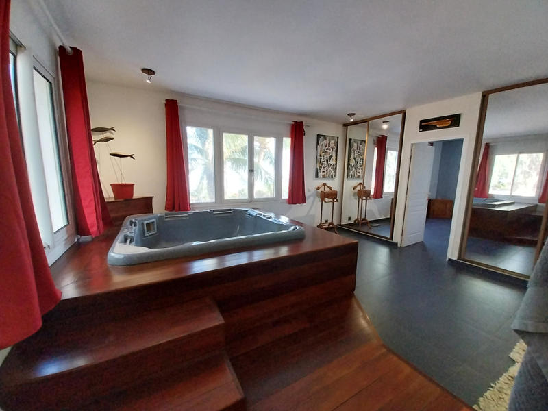 Villa - 240 m² - 9 pièces