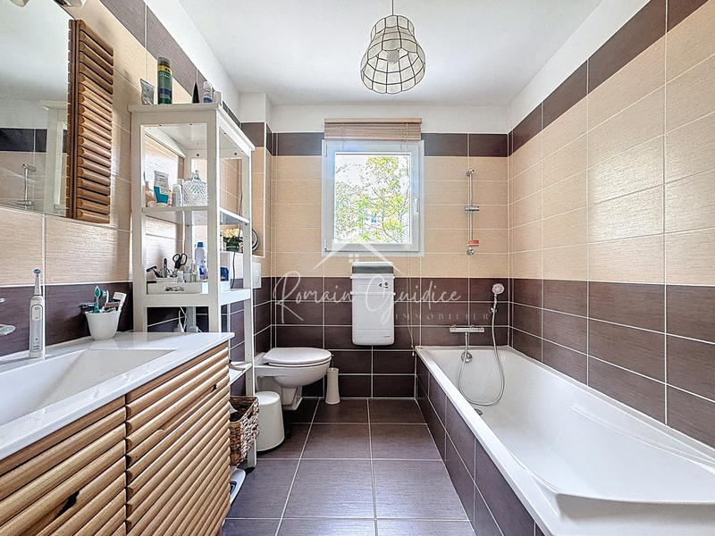 Villa - 136 m² - 6 pièces