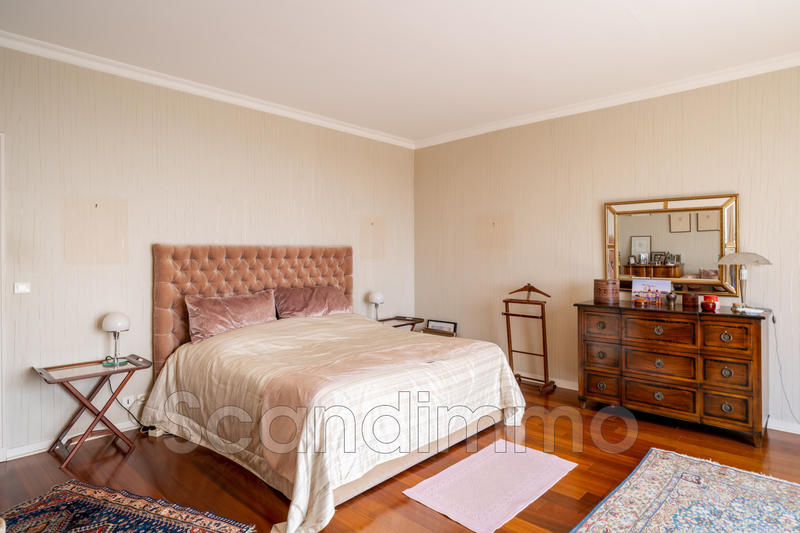 Maison - 225 m² - 6 pièces