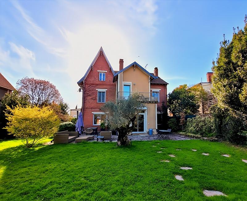 Maison bourgeoise - 278 m² - 10 pièces