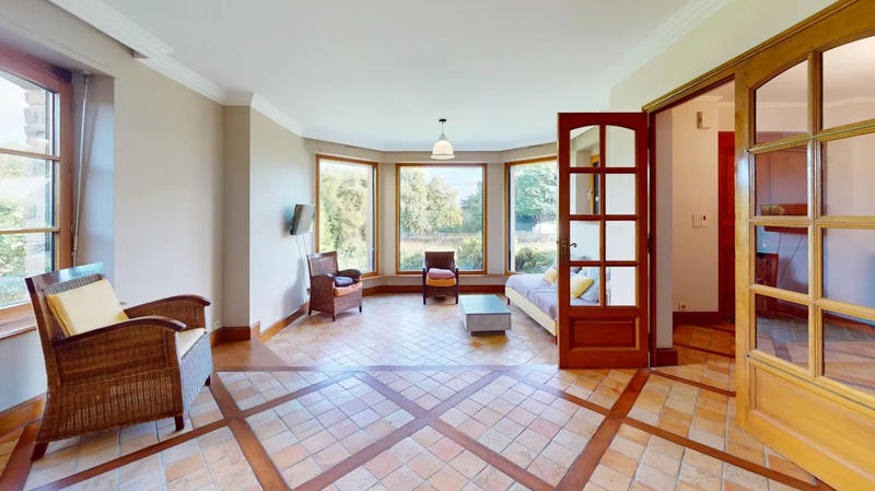 Maison - 280 m² - 10 pièces