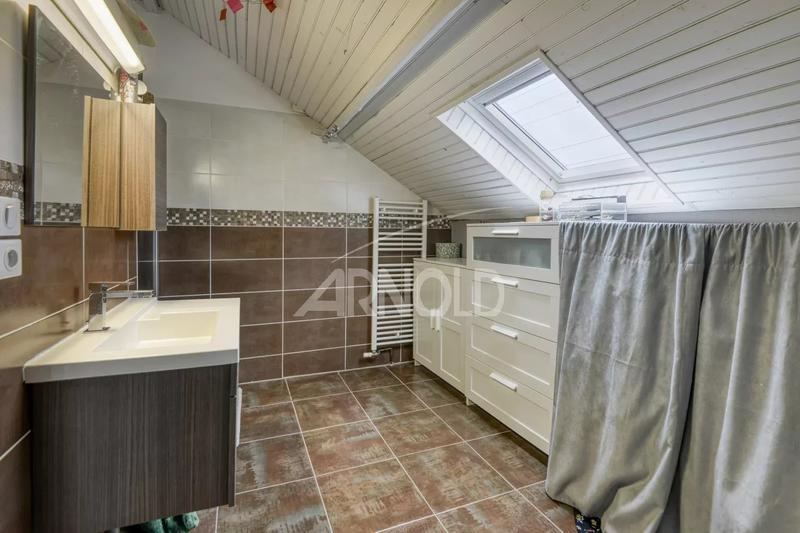 Maison - 161 m² - 9 pièces