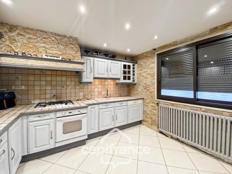 Maison - 223 m² - 8 pièces