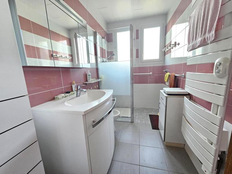 Maison - 187 m² - 9 pièces