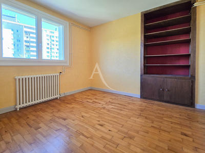 Appartement - 80 m² - 5 pièces
