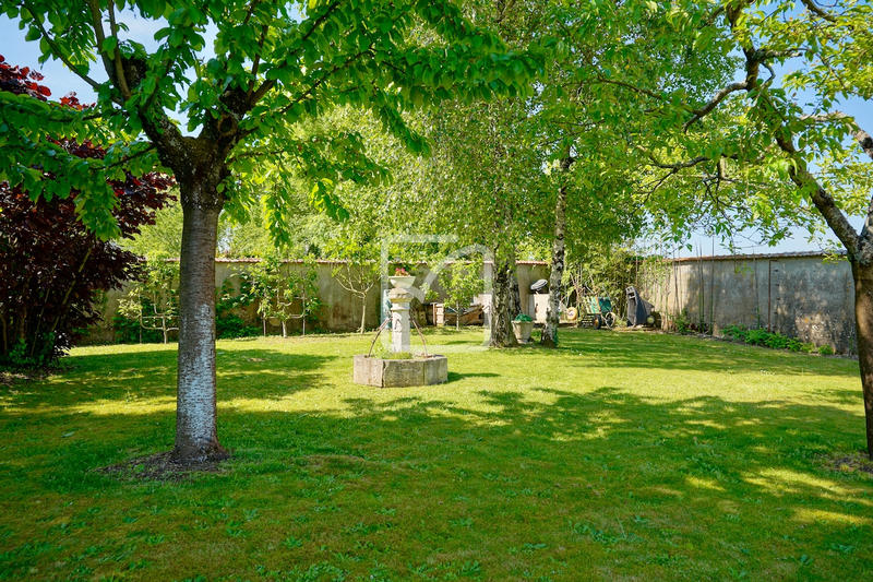 Maison - 310 m² - 12 pièces