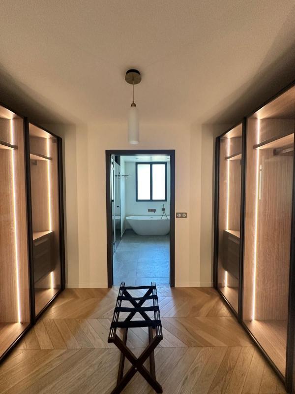 Villa - 353 m² - 8 pièces