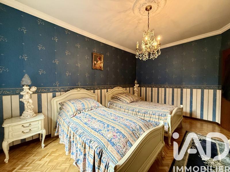 Maison - 316 m² - 9 pièces