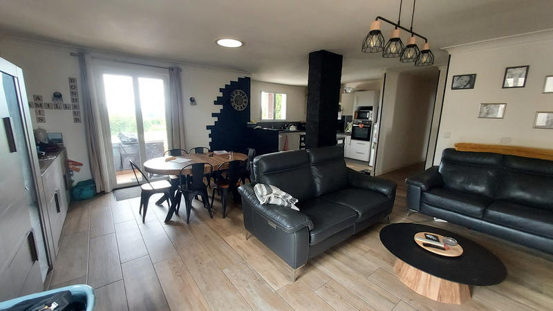 Maison - 93 m² - 5 pièces