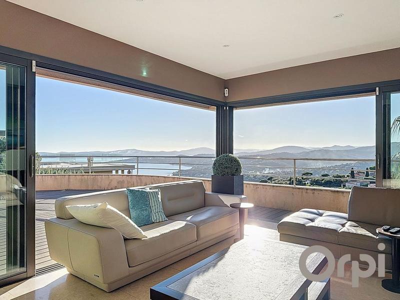 Maison - 225 m² - 7 pièces