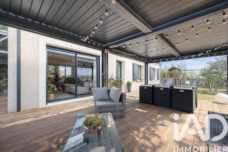 Maison - 90 m² - 5 pièces