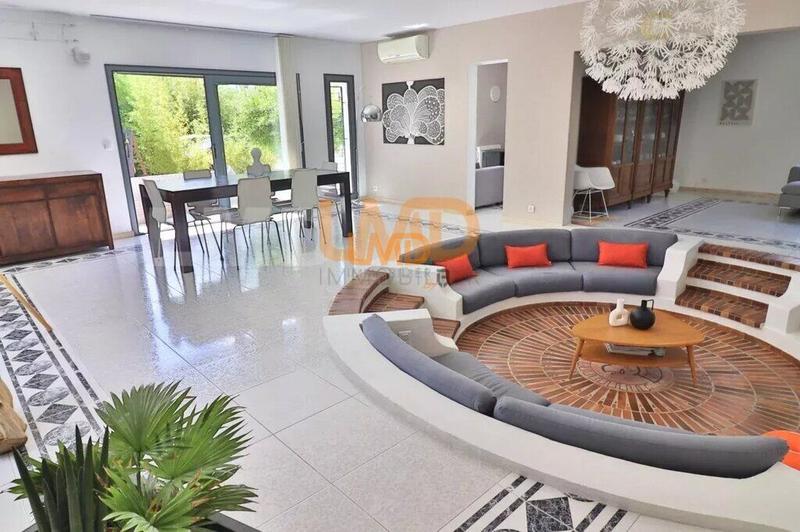 Maison d'architecte - 280 m² - 7 pièces