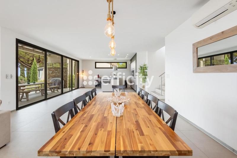 Maison - 211 m² - 7 pièces