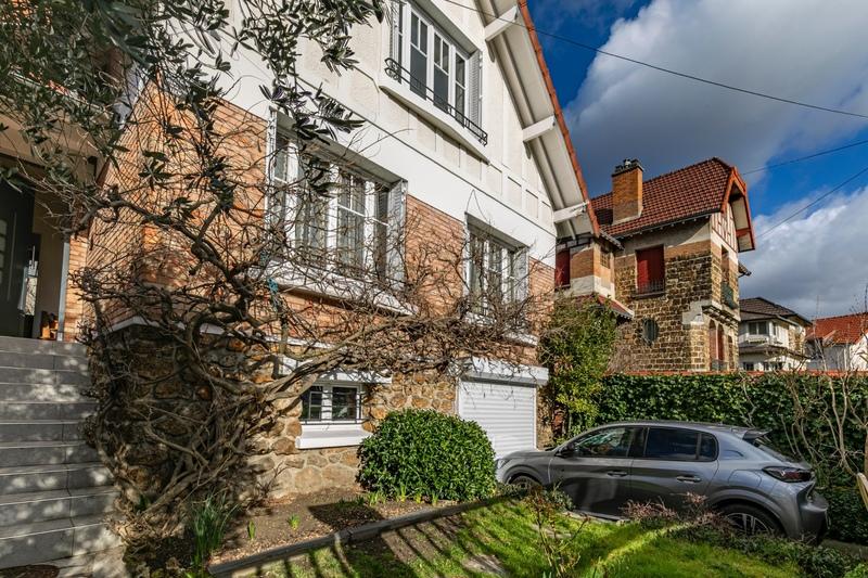 Maison - 201 m² - 7 pièces