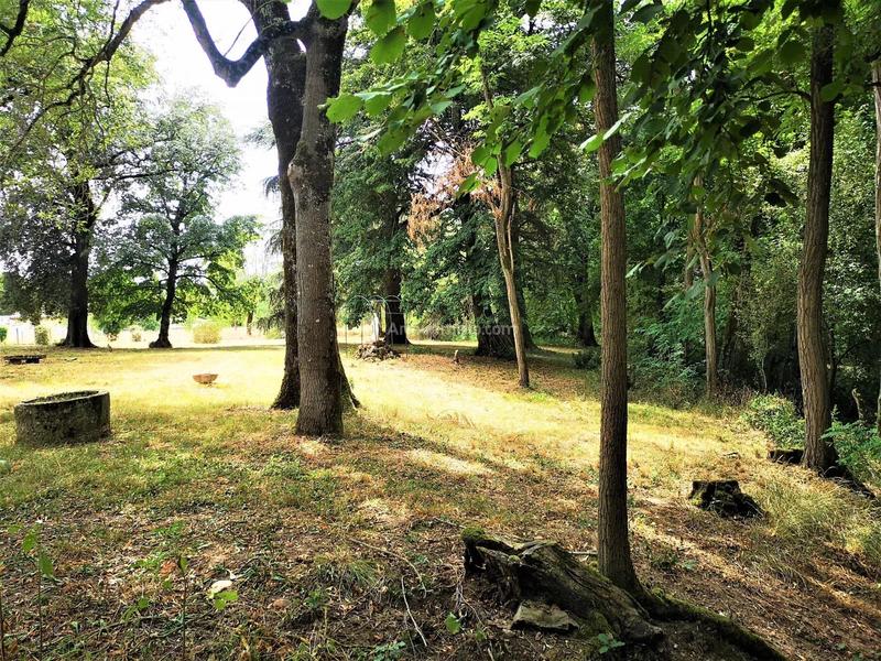 Maison - 403 m² - 11 pièces