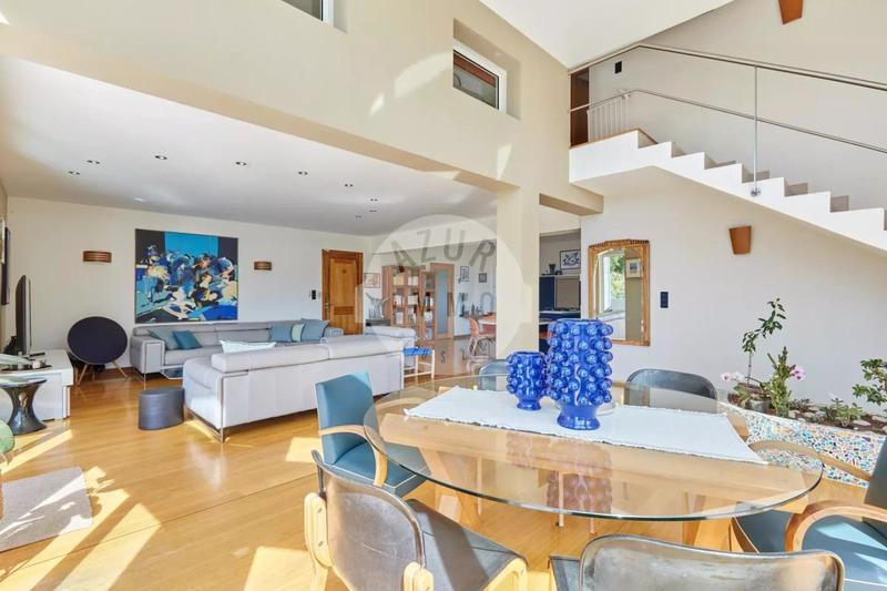 Villa - 350 m² - 6 pièces