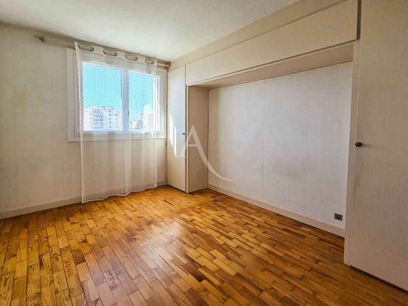 Appartement - 80 m² - 5 pièces