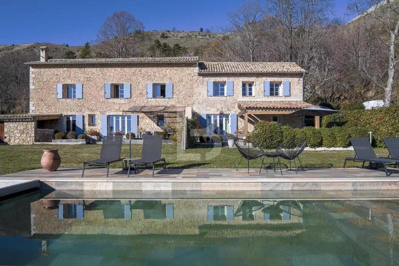 Mas - 220 m² - 6 pièces