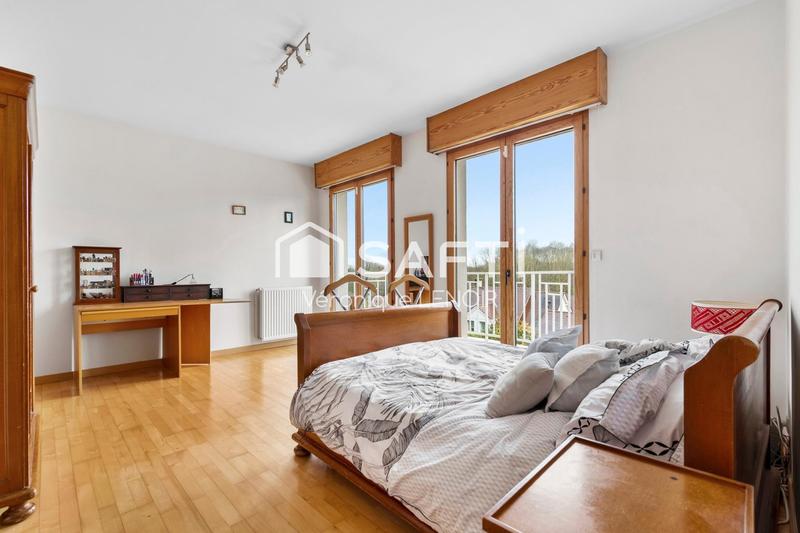 Maison - 238 m² - 6 pièces