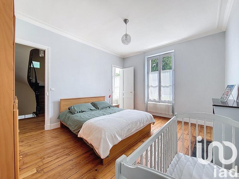 Maison - 233 m² - 8 pièces