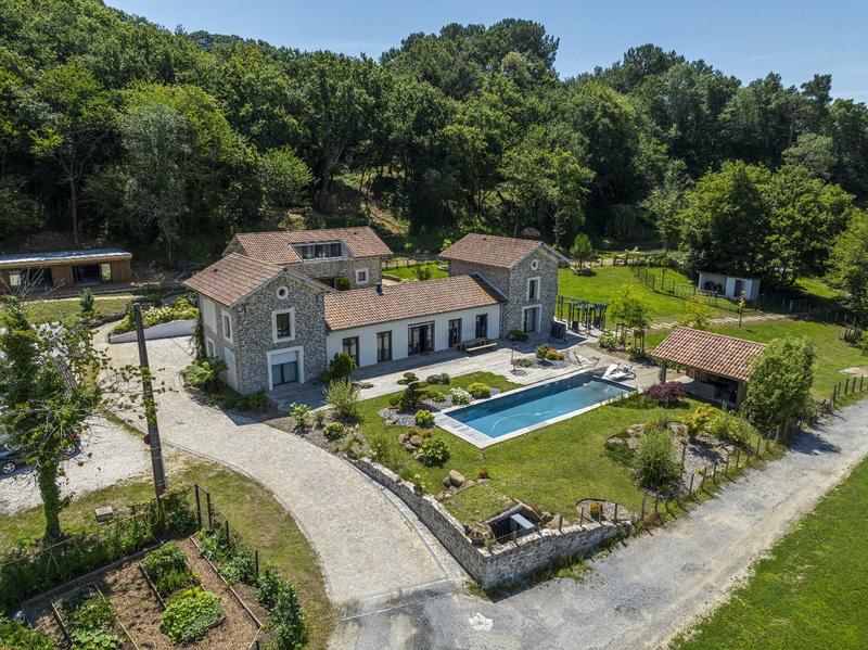 Maison - 350 m² - 9 pièces