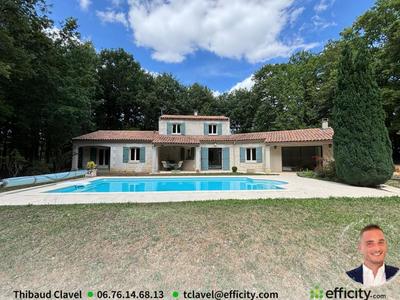 Maison - 215 m² - 8 pièces