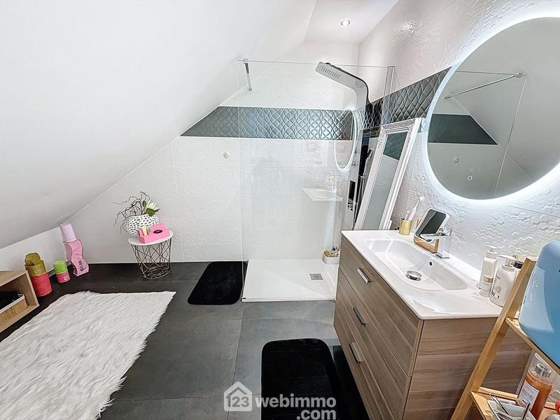 Maison - 230 m² - 7 pièces