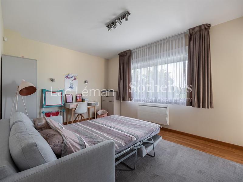 Maison - 312 m² - 9 pièces