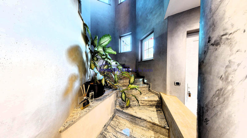 Maison - 196 m² - 8 pièces